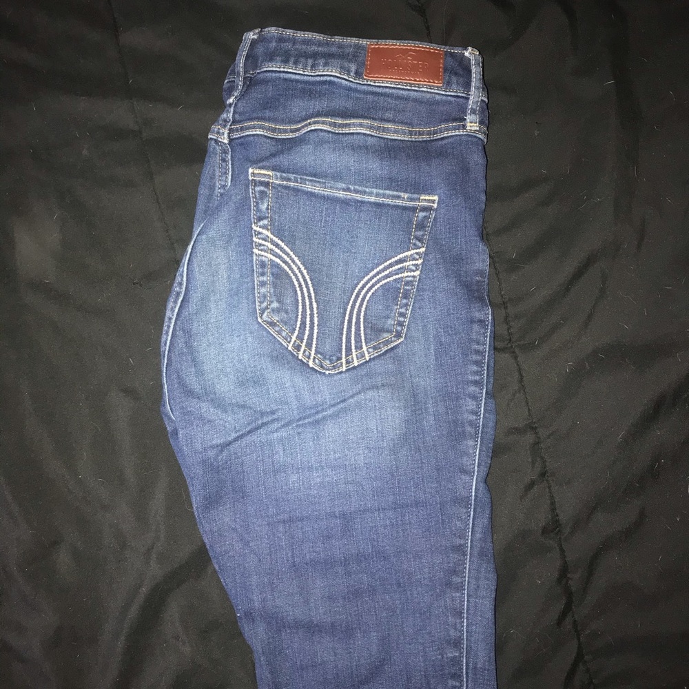 Hollister super high-rise skinny jeans 💙